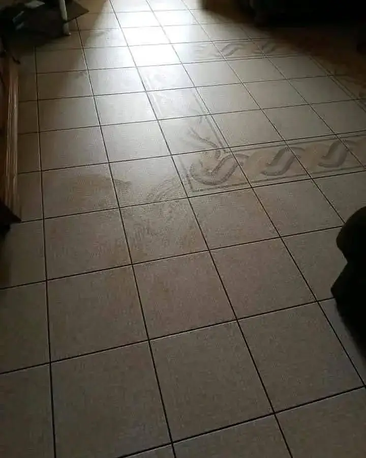 Podłoga po sprzątaniu